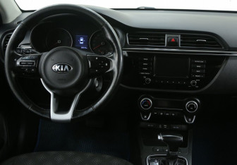 Подержанный автомобиль Kia Rio Sedan 2017 года (14 фото)