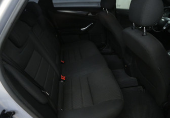 Подержанный автомобиль Ford Mondeo Sedan 2011 года (11 фото)