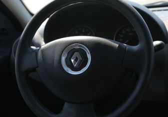 Подержанный автомобиль Renault Sandero 2012 года (16 фото)