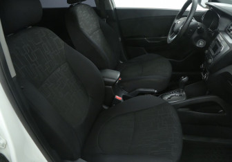 Подержанный автомобиль Kia Rio Sedan 2012 года (10 фото)