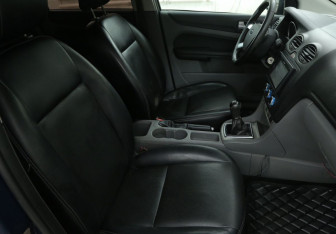 Подержанный автомобиль Ford Focus Hatchback 2008 года (10 фото)