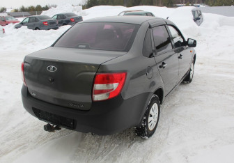 Подержанный автомобиль LADA (ВАЗ) Granta Sedan 2013 года (7 фото)