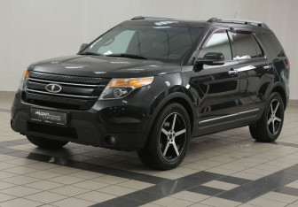 Подержанный автомобиль Ford Explorer 2011 года (8 фото)
