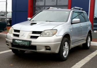 Подержанный автомобиль Mitsubishi Outlander 2004 года (3 фото)