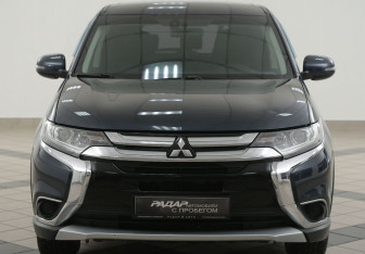 Подержанный автомобиль Mitsubishi Outlander 2017 года (6 фото)