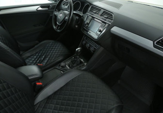 Подержанный автомобиль Volkswagen Tiguan 2017 года (9 фото)