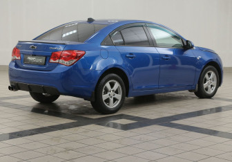 Подержанный автомобиль Chevrolet Cruze Sedan 2011 года (4 фото)