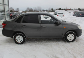 Подержанный автомобиль LADA (ВАЗ) Granta Sedan 2013 года (8 фото)