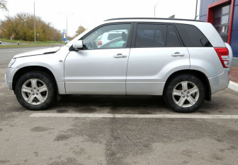 Подержанный автомобиль Suzuki Grand Vitara 2007 года (8 фото)