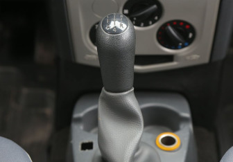 Подержанный автомобиль Renault Logan Sedan 2008 года (15 фото)