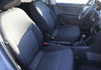 Подержанный автомобиль Skoda Rapid Liftback 2016 года (10 фото)