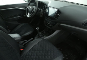 Подержанный автомобиль LADA (ВАЗ) Vesta Wagon 2019 года (9 фото)