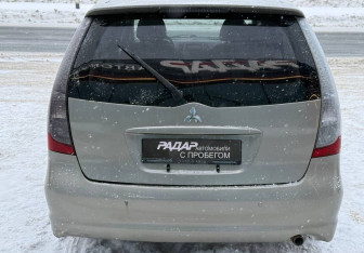 Подержанный автомобиль Mitsubishi Grandis 2006 года (6 фото)