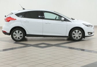Подержанный автомобиль Ford Focus Hatchback 2018 года (5 фото)