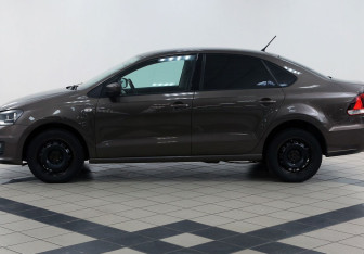 Подержанный автомобиль Volkswagen Polo Sedan 2016 года (5 фото)