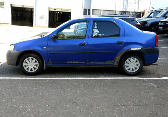 Подержанный автомобиль Renault Logan Sedan 2005 года (4 фото)