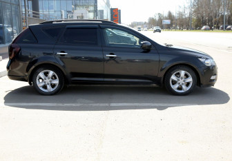 Подержанный автомобиль Kia Ceed Wagon 2010 года (7 фото)