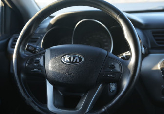 Подержанный автомобиль Kia Rio Sedan 2014 года (16 фото)