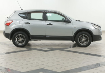 Подержанный автомобиль Nissan Qashqai 2010 года (5 фото)