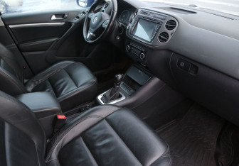 Подержанный автомобиль Volkswagen Tiguan 2011 года (9 фото)
