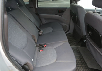 Подержанный автомобиль Hyundai Matrix 2006 года (11 фото)