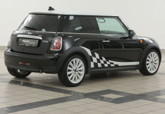 Подержанный автомобиль MINI Hatch 2011 года (4 фото)