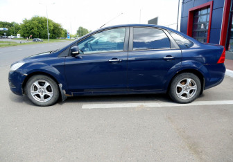 Подержанный автомобиль Ford Focus Sedan 2008 года (8 фото)