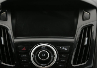 Подержанный автомобиль Ford Focus Hatchback 2011 года (13 фото)