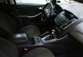 Подержанный автомобиль Ford Focus Hatchback 2012 года (7 фото)
