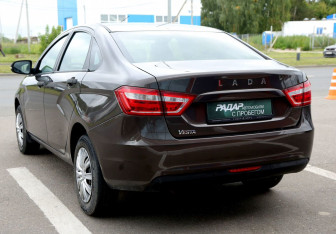 Подержанный автомобиль LADA (ВАЗ) Vesta Sedan 2018 года (4 фото)