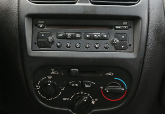 Подержанный автомобиль Peugeot 206 Sedan 2009 года (13 фото)