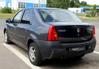 Подержанный автомобиль Renault Logan Sedan 2006 года (4 фото)