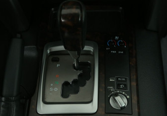 Подержанный автомобиль Toyota Land Cruiser Suv 2013 года (15 фото)