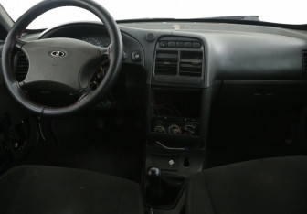 Подержанный автомобиль LADA (ВАЗ) 2112 2007 года (12 фото)
