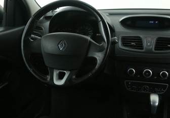 Подержанный автомобиль Renault Fluence 2012 года (14 фото)