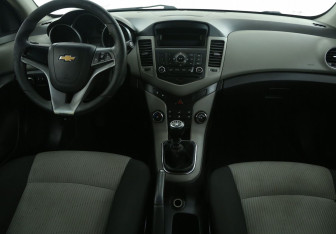 Подержанный автомобиль Chevrolet Cruze Sedan 2012 года (12 фото)