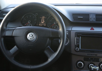 Подержанный автомобиль Volkswagen Passat Sedan 2009 года (14 фото)