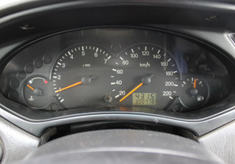 Подержанный автомобиль Ford Focus Sedan 2003 года (16 фото)