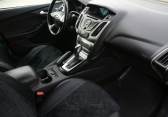 Подержанный автомобиль Ford Focus Hatchback 2014 года (9 фото)