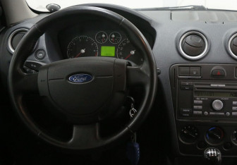 Подержанный автомобиль Ford Fusion 2007 года (8 фото)