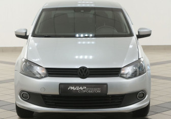 Подержанный автомобиль Volkswagen Polo Sedan 2012 года (6 фото)