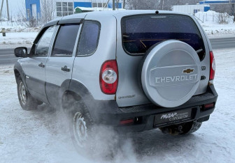 Подержанный автомобиль Chevrolet Niva 2012 года (6 фото)