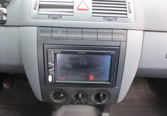 Подержанный автомобиль Skoda Fabia Hatchback 2003 года (14 фото)