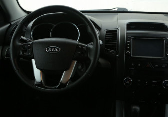 Подержанный автомобиль Kia Sorento 2010 года (14 фото)