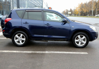 Подержанный автомобиль Toyota RAV4 2007 года (7 фото)
