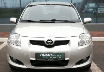 Подержанный автомобиль Toyota Auris Hatchback 2008 года (2 фото)