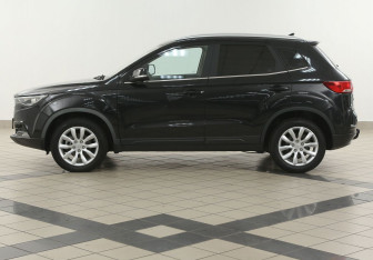 Подержанный автомобиль FAW Besturn X40 2021 года (7 фото)