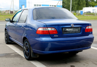 Подержанный автомобиль Fiat Albea 2011 года (4 фото)