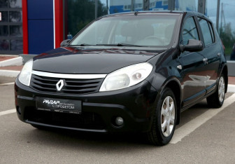 Подержанный автомобиль Renault Sandero 2011 года (3 фото)