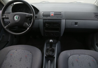 Подержанный автомобиль Skoda Fabia Wagon 2002 года (12 фото)